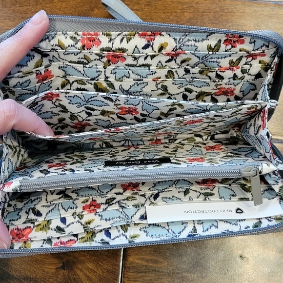 EUC Vera Bradley RFID Accordian Wristlet in Denim Gray with Pink Flowers - Picture 7 of 9